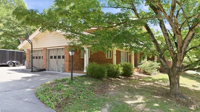 1108 Gatehouse Road, High Point, NC 28262