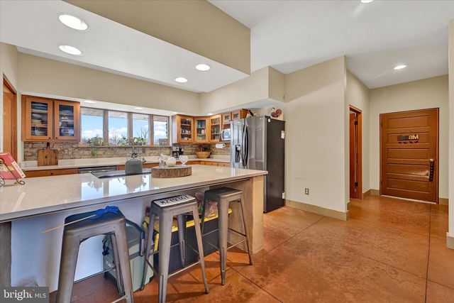 8272 WOODBINE RD, Airville, PA 17302
