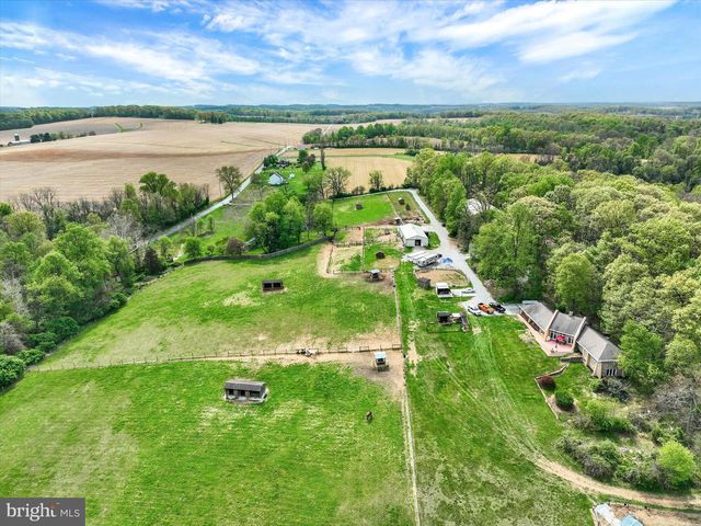 8272 WOODBINE RD, Airville, PA 17302