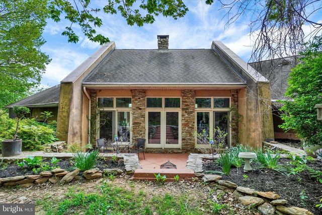 8272 WOODBINE RD, Airville, PA 17302