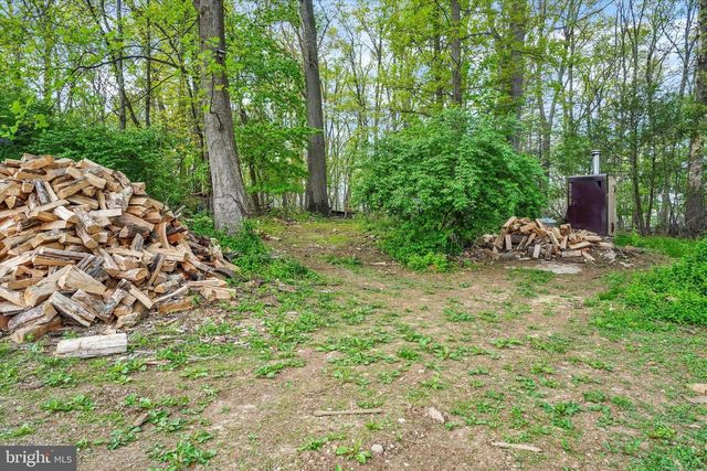8272 WOODBINE RD, Airville, PA 17302