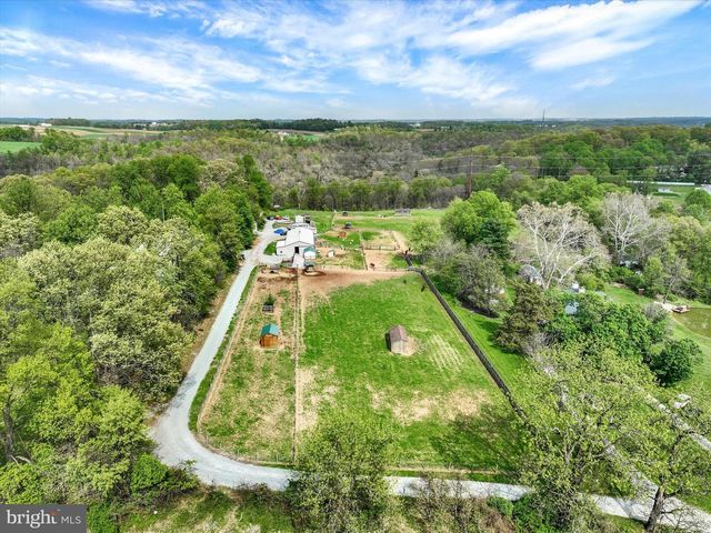 8272 WOODBINE RD, Airville, PA 17302