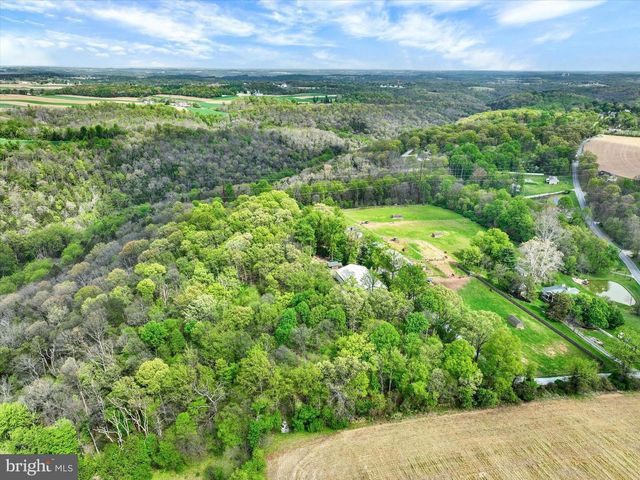 8272 WOODBINE RD, Airville, PA 17302