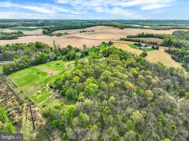 8272 WOODBINE RD, Airville, PA 17302