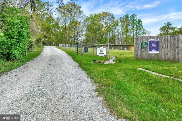 8272 WOODBINE RD, Airville, PA 17302