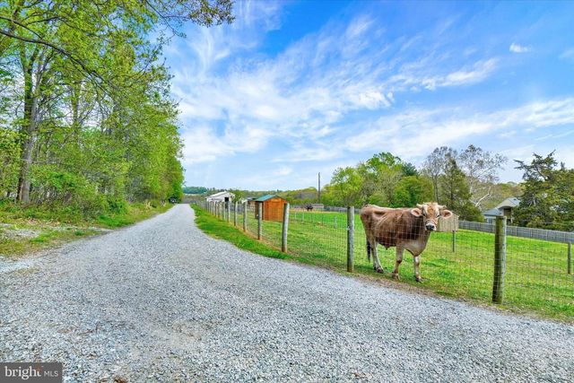 8272 WOODBINE RD, Airville, PA 17302