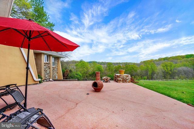 8272 WOODBINE RD, Airville, PA 17302