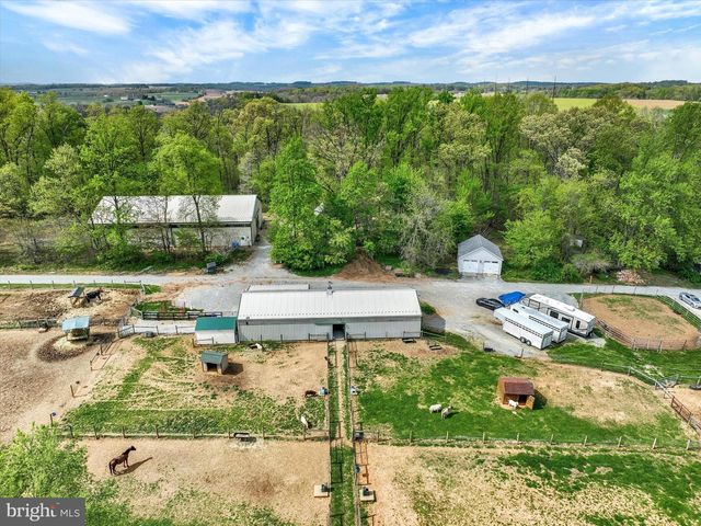 8272 WOODBINE RD, Airville, PA 17302