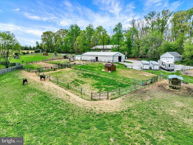 8272 WOODBINE RD, Airville, PA 17302