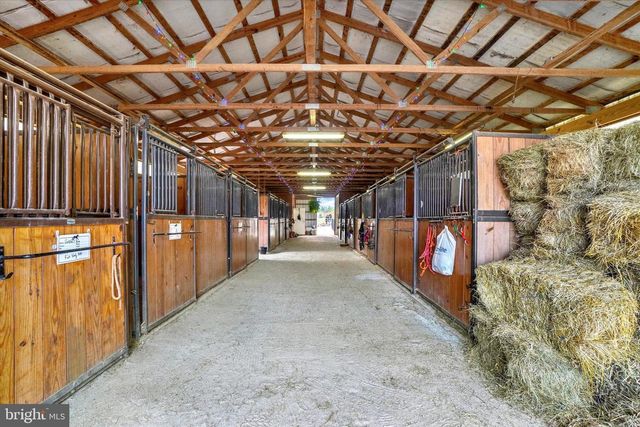 8272 WOODBINE RD, Airville, PA 17302