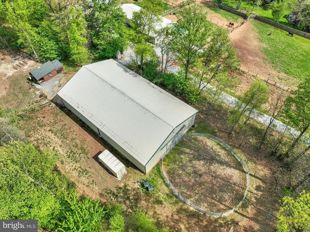 8272 WOODBINE RD, Airville, PA 17302