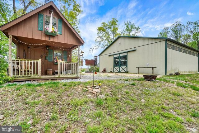 8272 WOODBINE RD, Airville, PA 17302