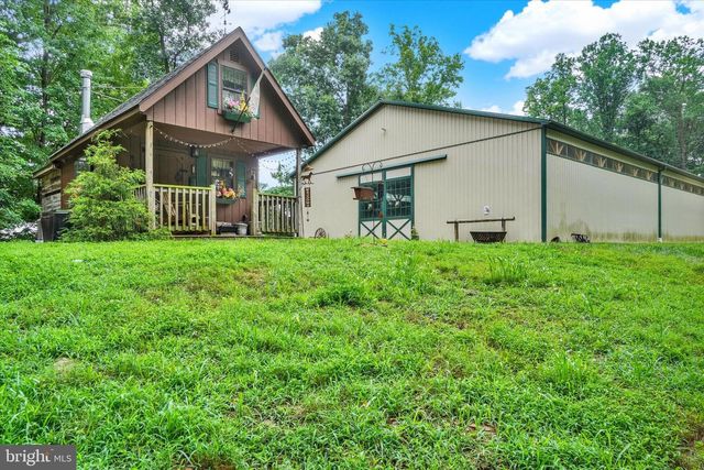 8272 WOODBINE RD, Airville, PA 17302
