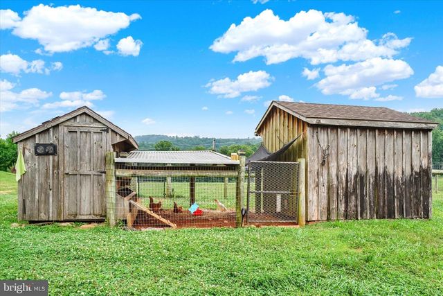 8272 WOODBINE RD, Airville, PA 17302
