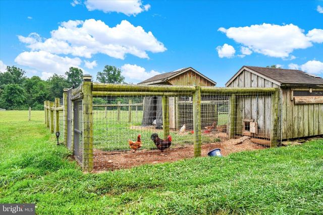 8272 WOODBINE RD, Airville, PA 17302