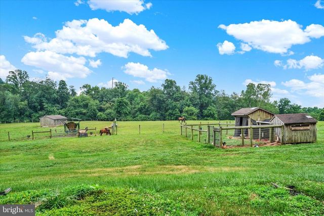 8272 WOODBINE RD, Airville, PA 17302