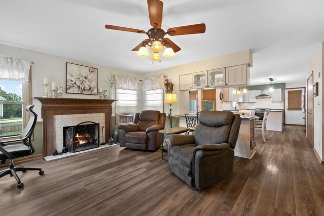 5 Beaver Creek Court, Bolingbrook, IL 60490