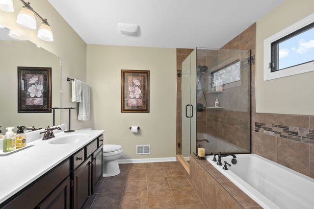 5 Beaver Creek Court, Bolingbrook, IL 60490