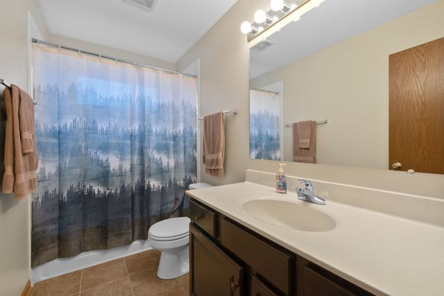 5 Beaver Creek Court, Bolingbrook, IL 60490