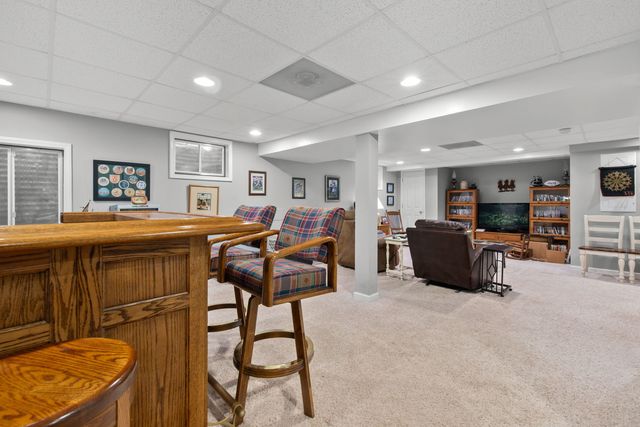 5 Beaver Creek Court, Bolingbrook, IL 60490