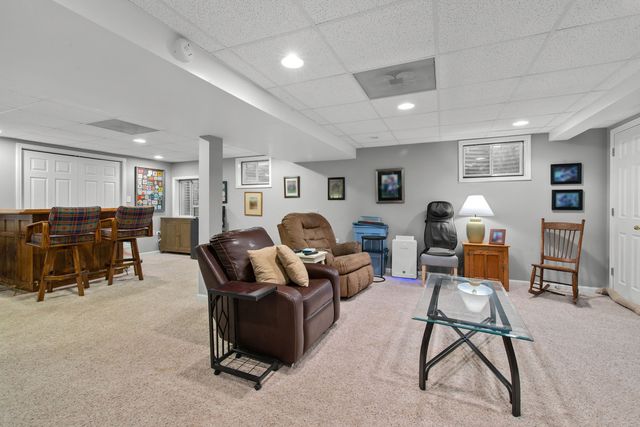5 Beaver Creek Court, Bolingbrook, IL 60490