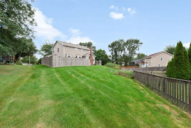 5 Beaver Creek Court, Bolingbrook, IL 60490