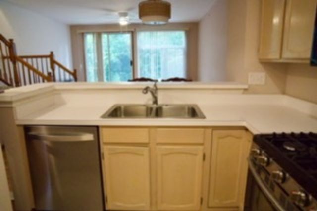 1149 E Addison Avenue E, Lombard, IL 60148