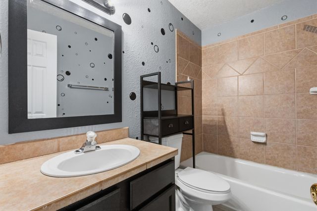 10 Psalms Place, Los Lunas, NM 87031