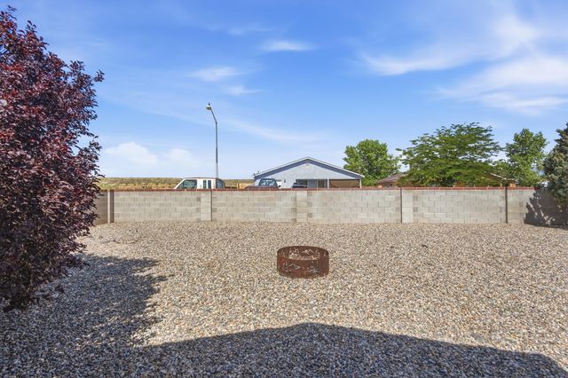 10 Psalms Place, Los Lunas, NM 87031