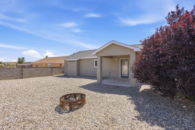 10 Psalms Place, Los Lunas, NM 87031