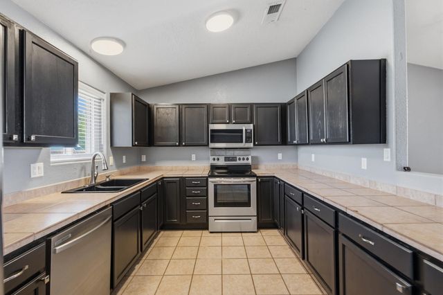 10 Psalms Place, Los Lunas, NM 87031