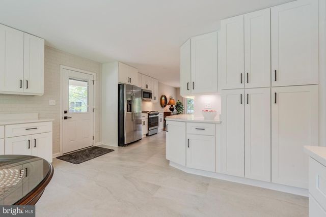 1706 BURNING TREE DR, Vienna, VA 22182