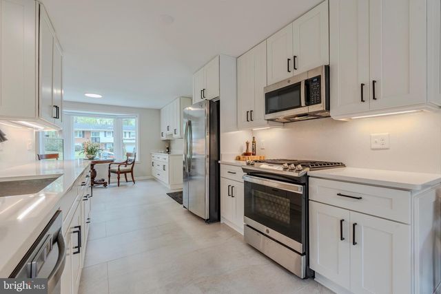 1706 BURNING TREE DR, Vienna, VA 22182