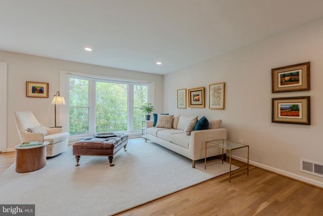 1706 BURNING TREE DR, Vienna, VA 22182