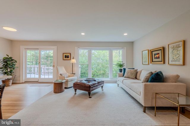 1706 BURNING TREE DR, Vienna, VA 22182