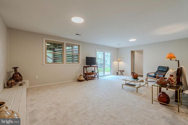 1706 BURNING TREE DR, Vienna, VA 22182