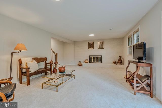 1706 BURNING TREE DR, Vienna, VA 22182