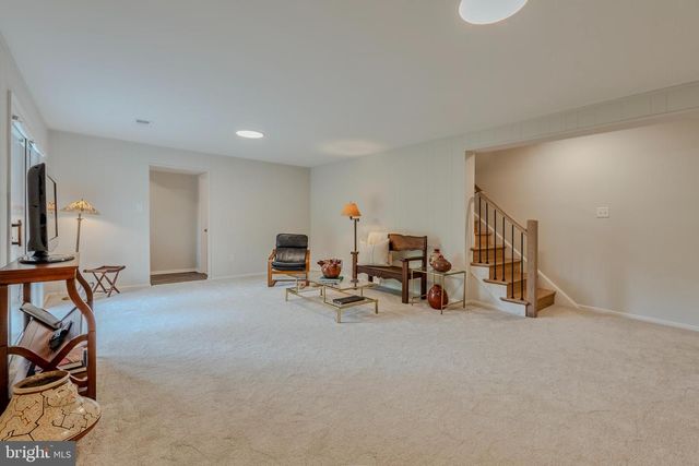 1706 BURNING TREE DR, Vienna, VA 22182