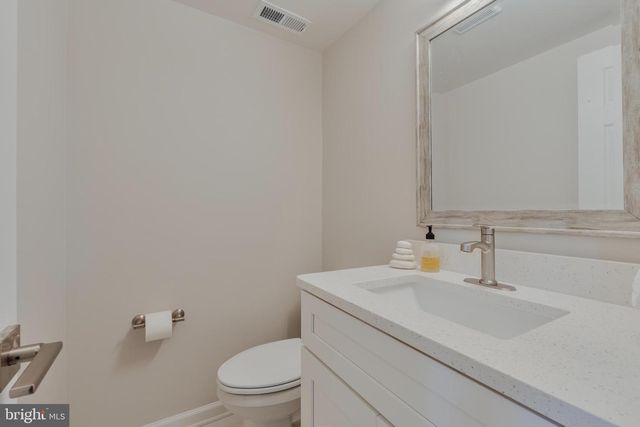 1706 BURNING TREE DR, Vienna, VA 22182