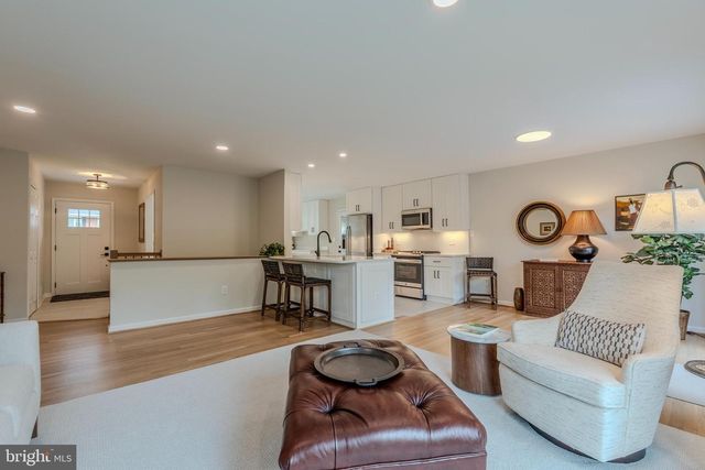 1706 BURNING TREE DR, Vienna, VA 22182