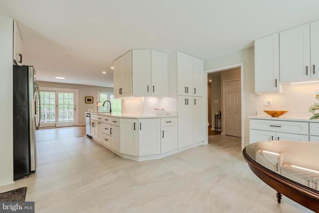 1706 BURNING TREE DR, Vienna, VA 22182