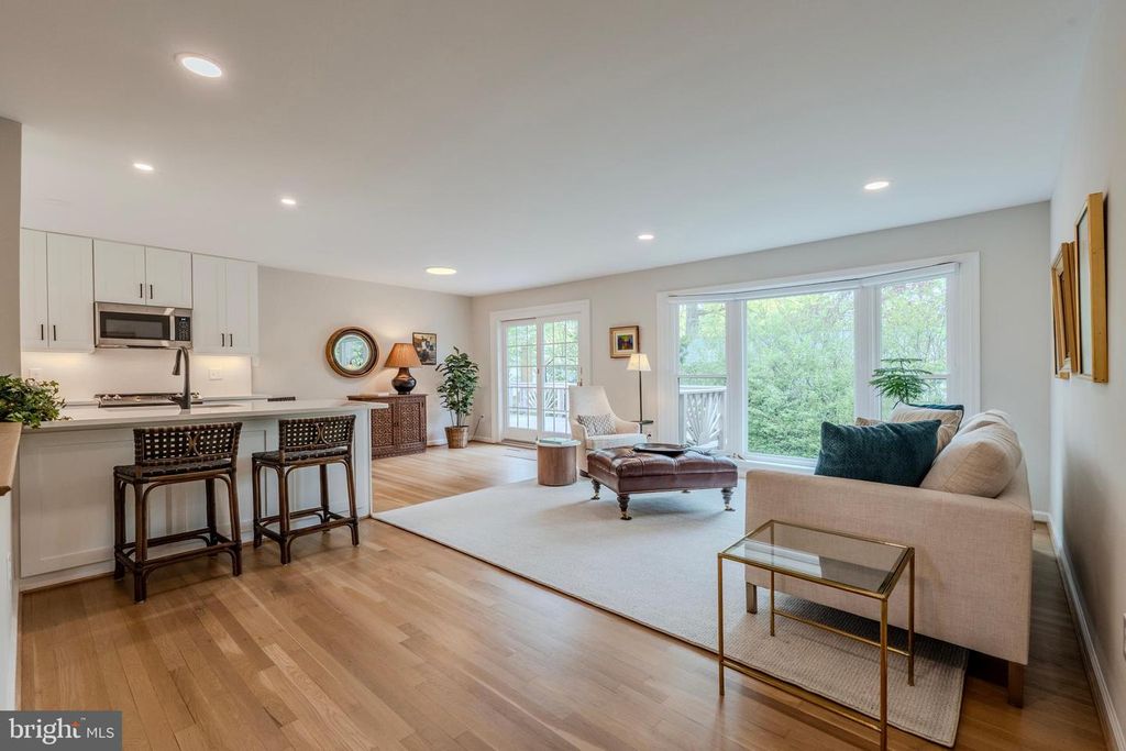 1706 BURNING TREE DR, Vienna, VA 22182