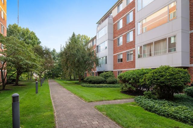 193 Oak St 205E, Newton, MA 02464