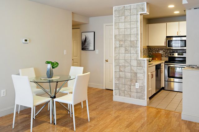 193 Oak St 205E, Newton, MA 02464