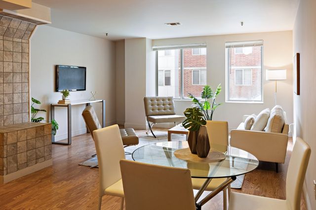 193 Oak St 205E, Newton, MA 02464