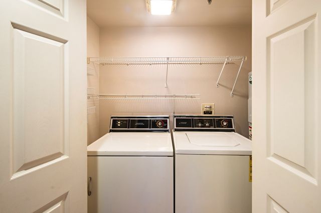 193 Oak St 205E, Newton, MA 02464