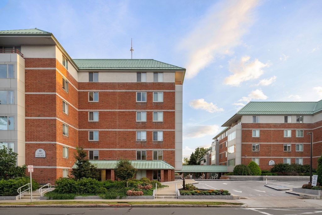 193 Oak St 205E, Newton, MA 02464