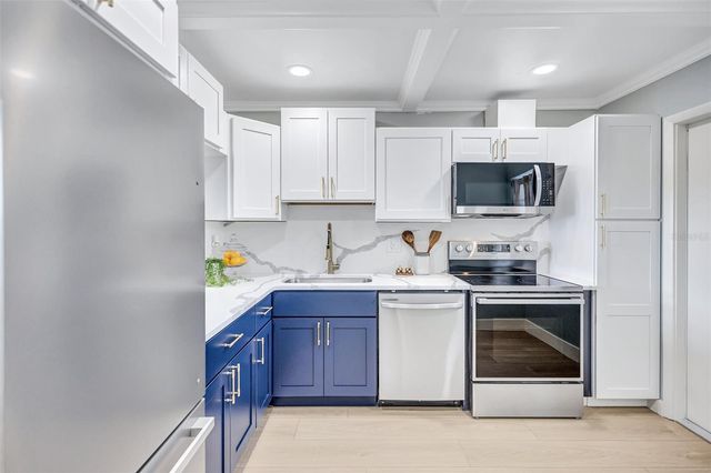 7461 W COUNTRY CLUB DRIVE N 408, Sarasota, FL 34243