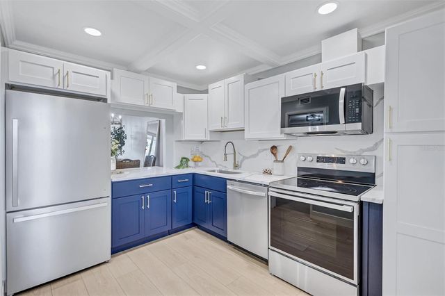 7461 W COUNTRY CLUB DRIVE N 408, Sarasota, FL 34243