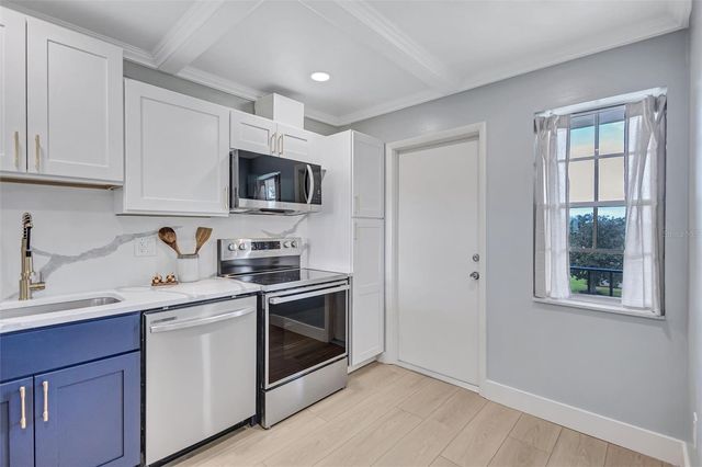 7461 W COUNTRY CLUB DRIVE N 408, Sarasota, FL 34243